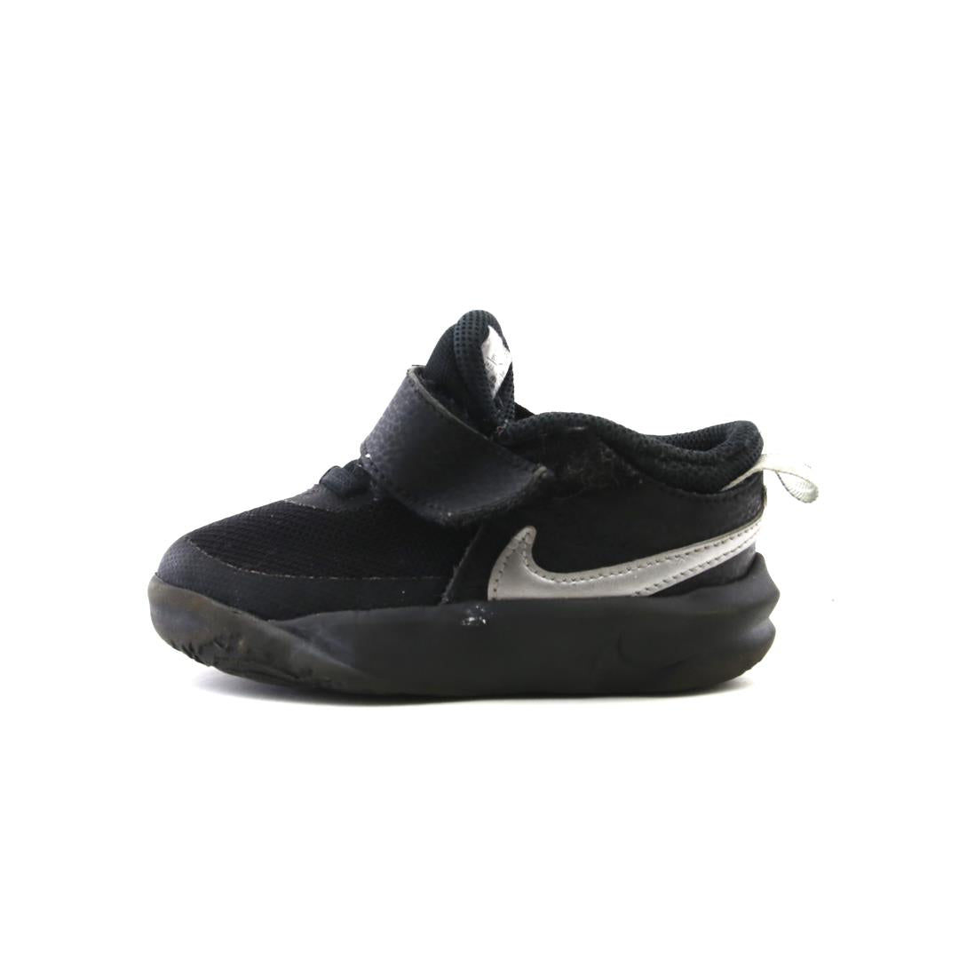 NIKE TEAM HUSTLE D 10