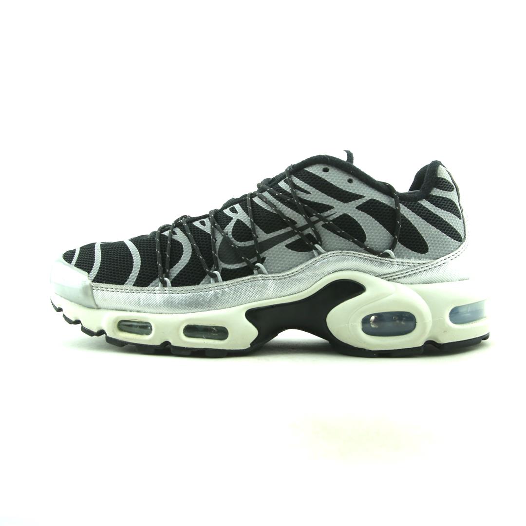 NIKE AIR MAX PLUS