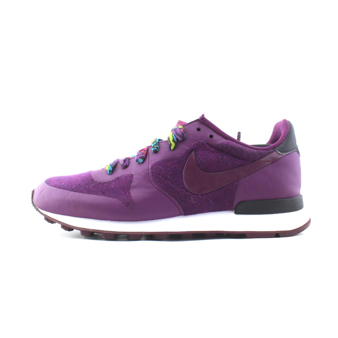 NIKE INTERNATIONALIST
