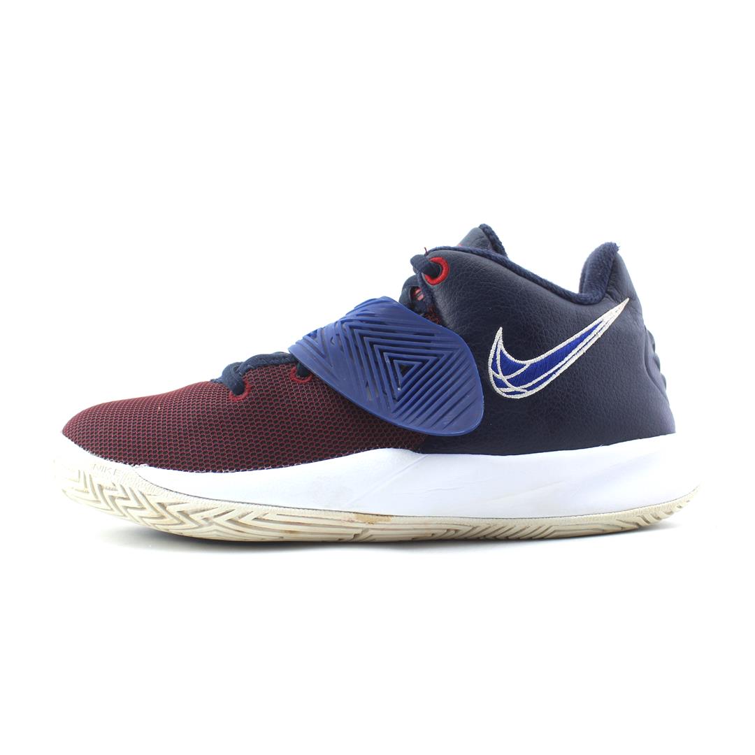 NIKE  KYRIE FLYTRAP III