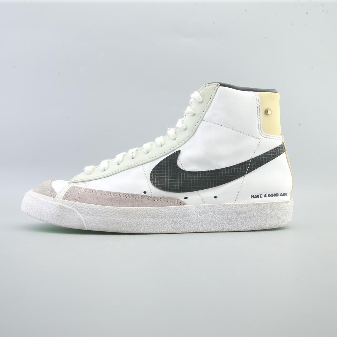 NIKE  BLAZER MID