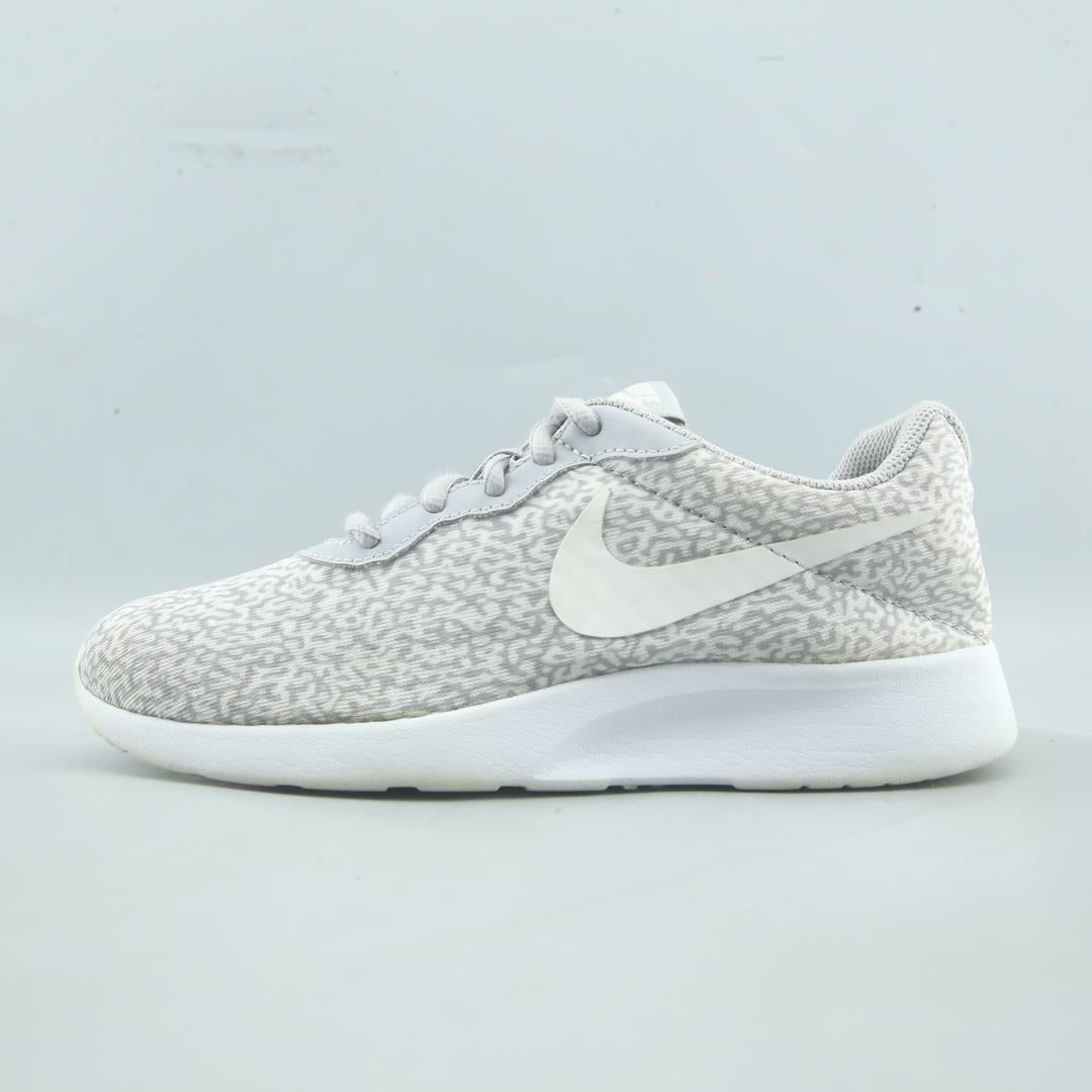 NIKE TANJUN