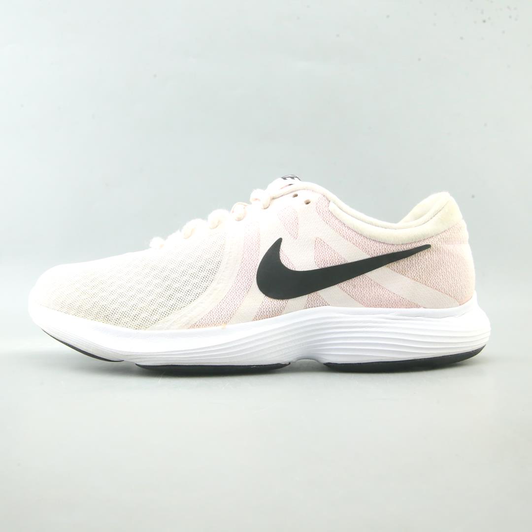 NIKE REVOLUTION 4