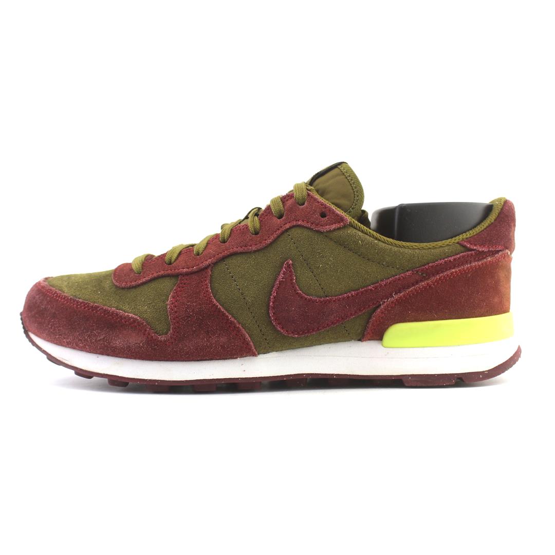 NIKE INTERNATIONALIST