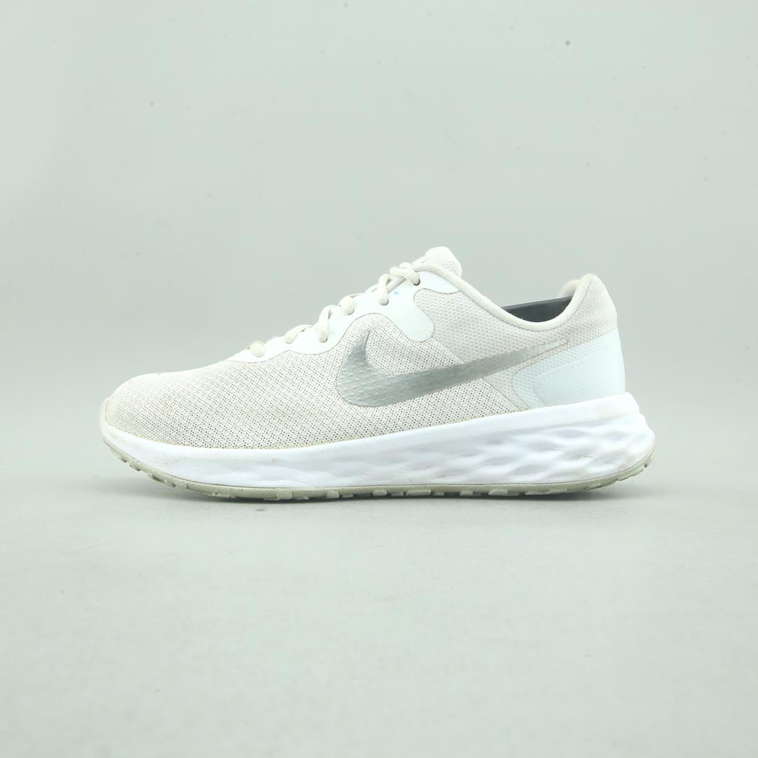 NIKE REVOLUTION 6