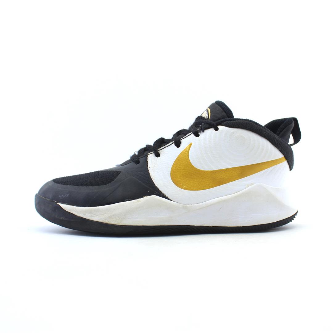 NIKE  TEAM HUSTLE D 9