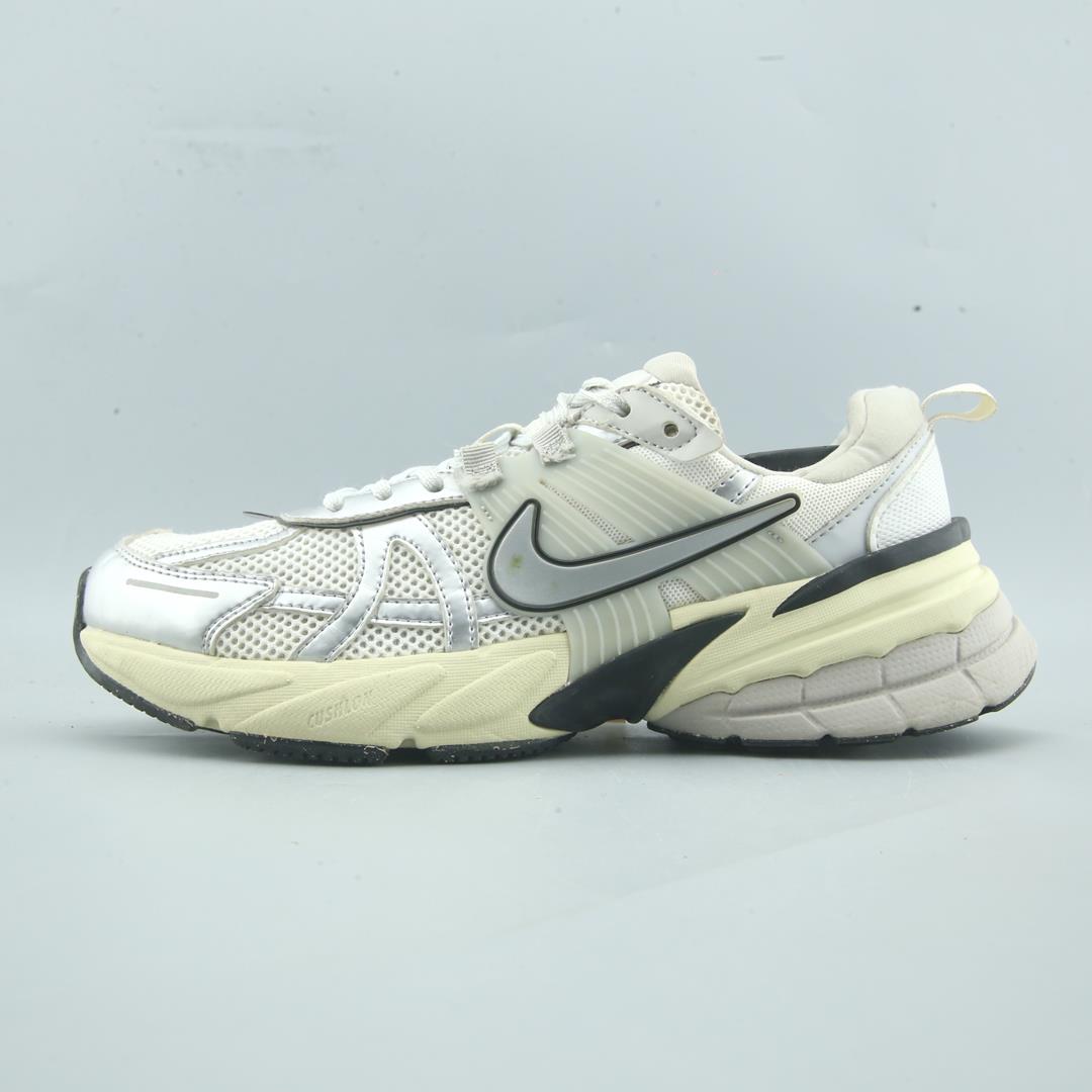 NIKE  V2K RUN
