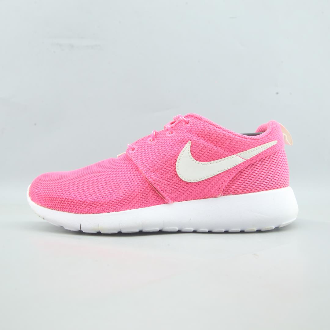 NIKE ROSHE ONE