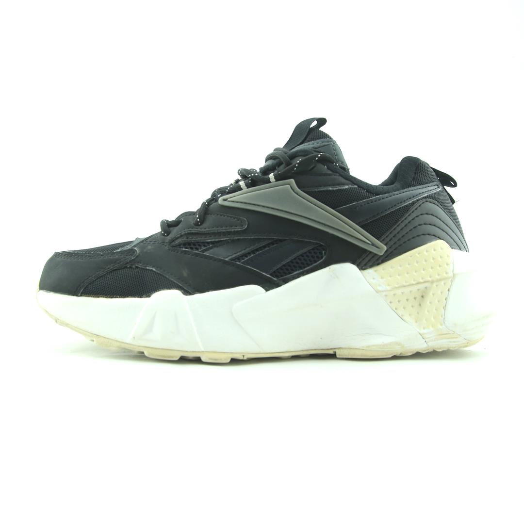 REEBOK .