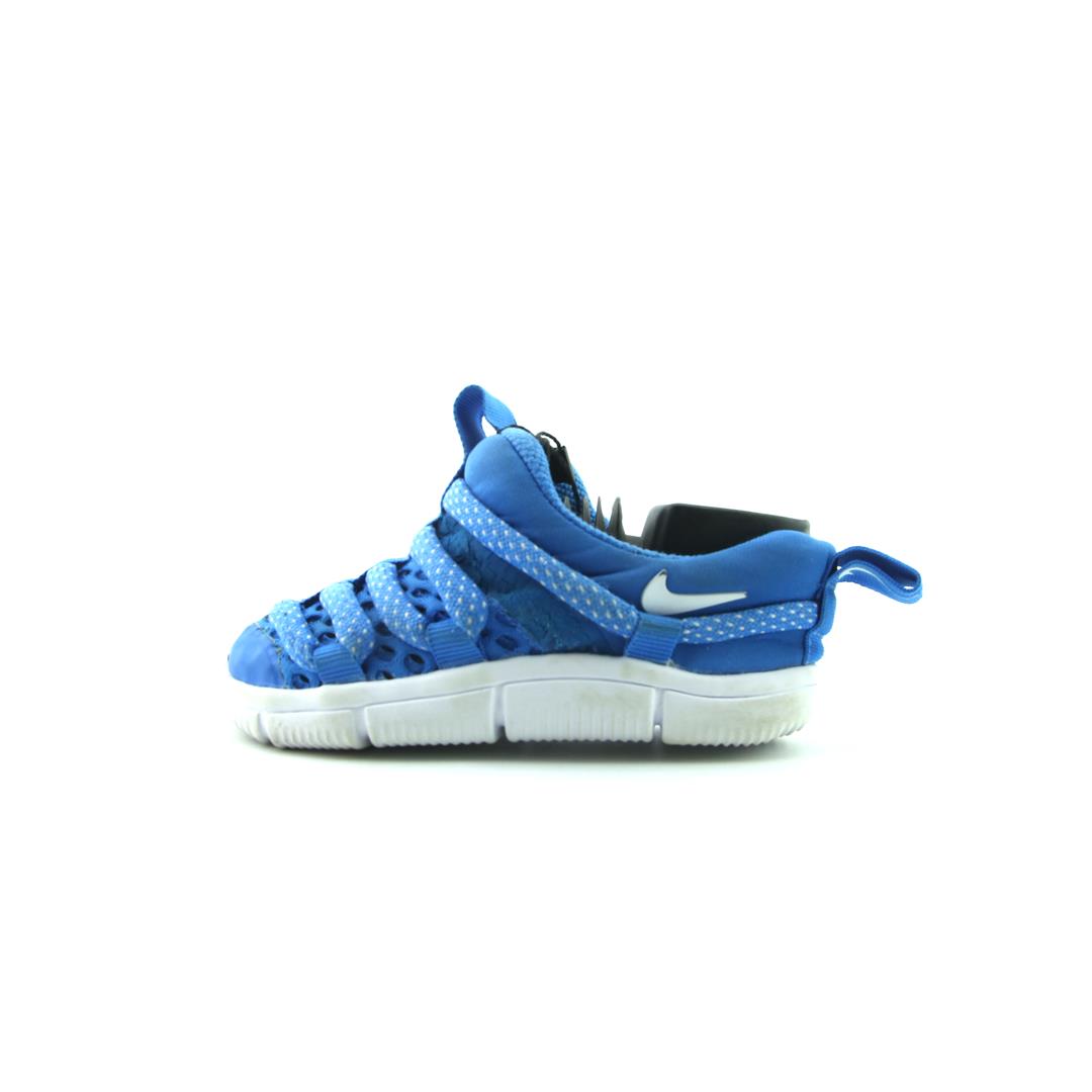 NIKE NOVICE