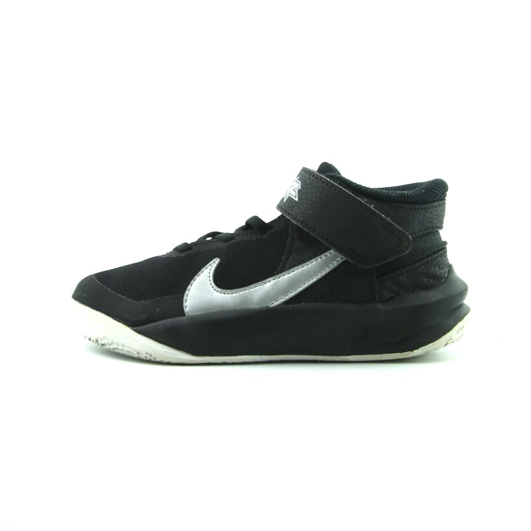 NIKE TEAM HUSTLE D 10 FLYEASE