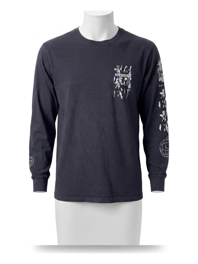 Preloved H&M men's basic t-shirt, size L, on a mannequin