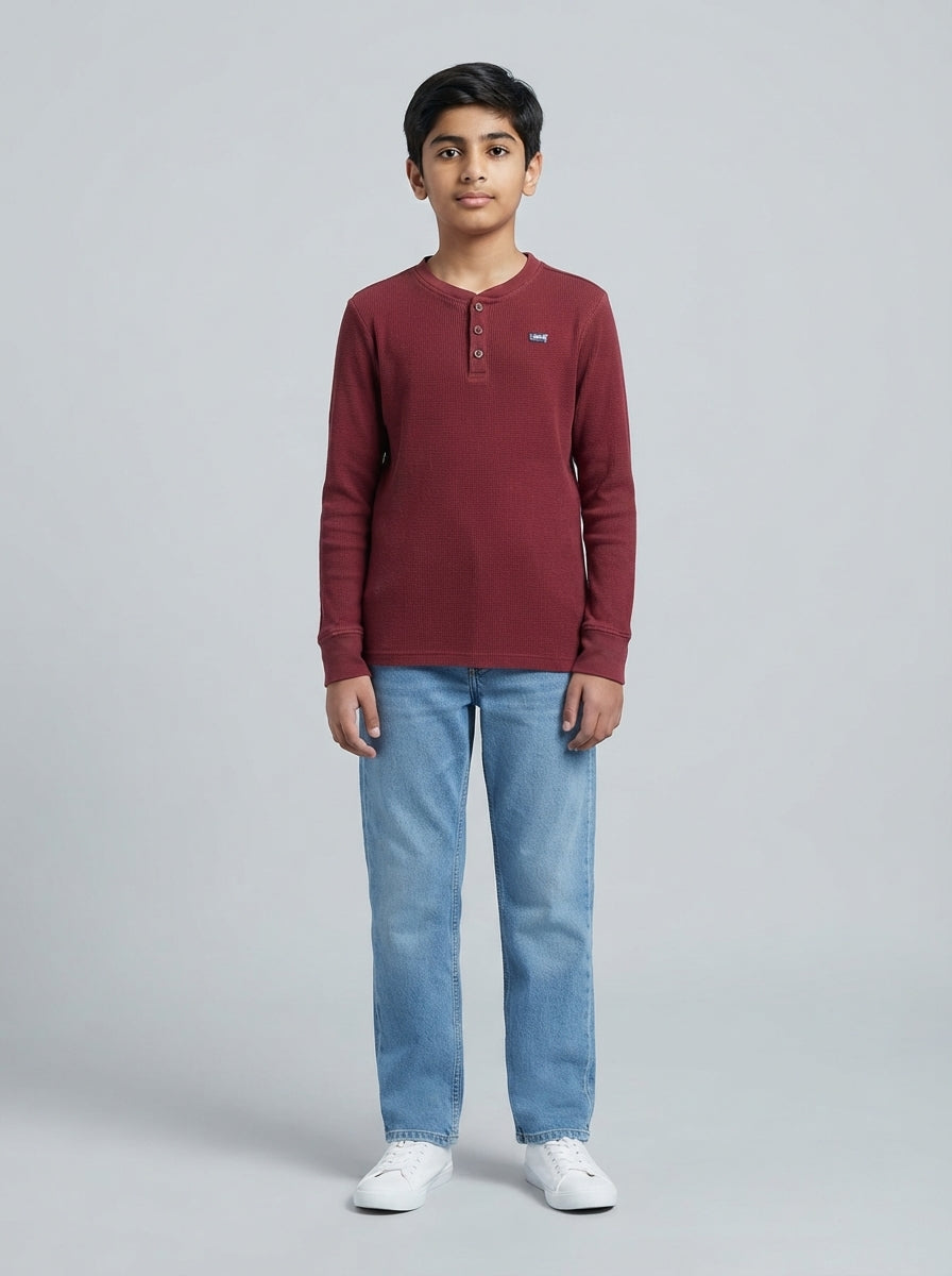 Preloved Levi's teen boys' basic t-shirt, size 12-14Y, worn by a model, styled