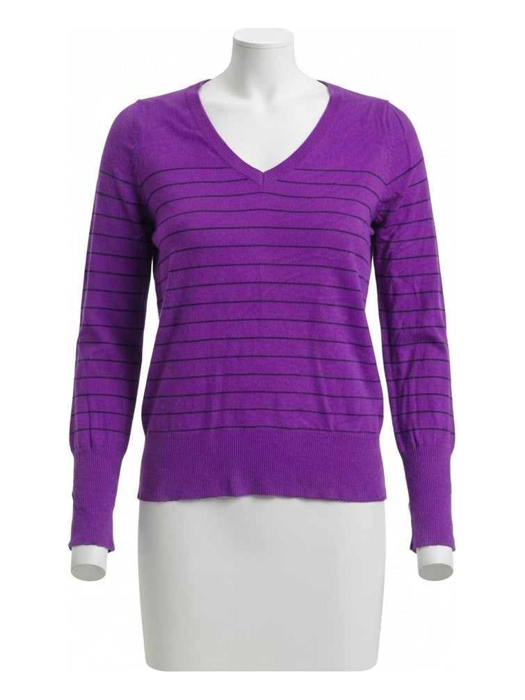 Preloved Mossimo women's sweater, size M, on a mannequin