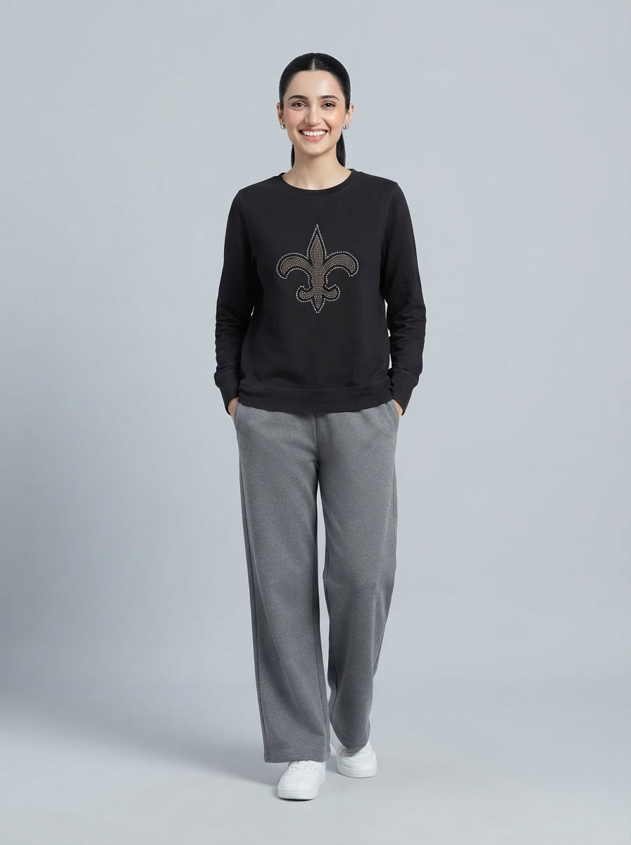 Preloved NFL women's sports sweatshirt, size L, worn by a model, styled