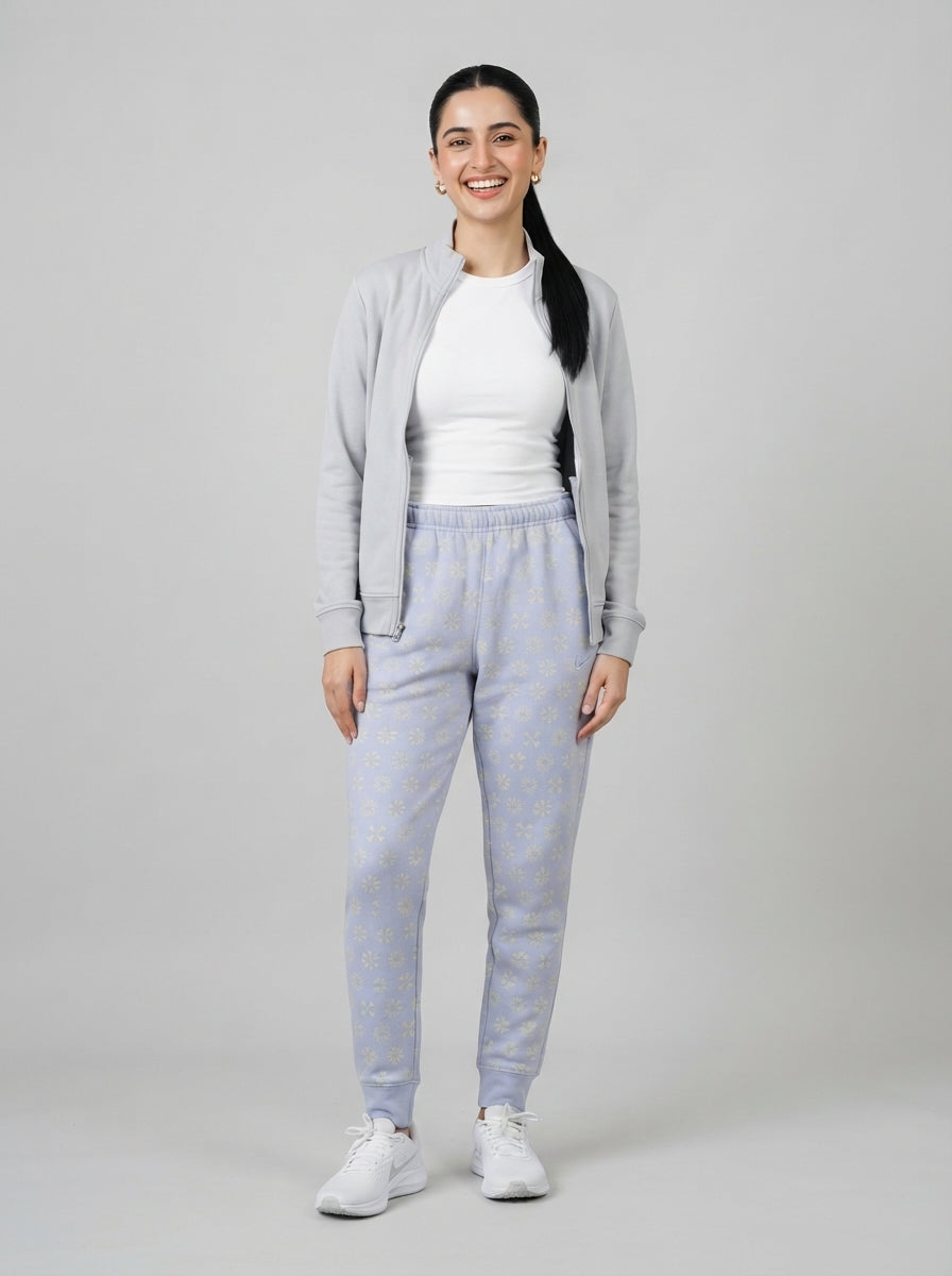 Preloved Nike women's sports trouser, size M, worn by a model, styled