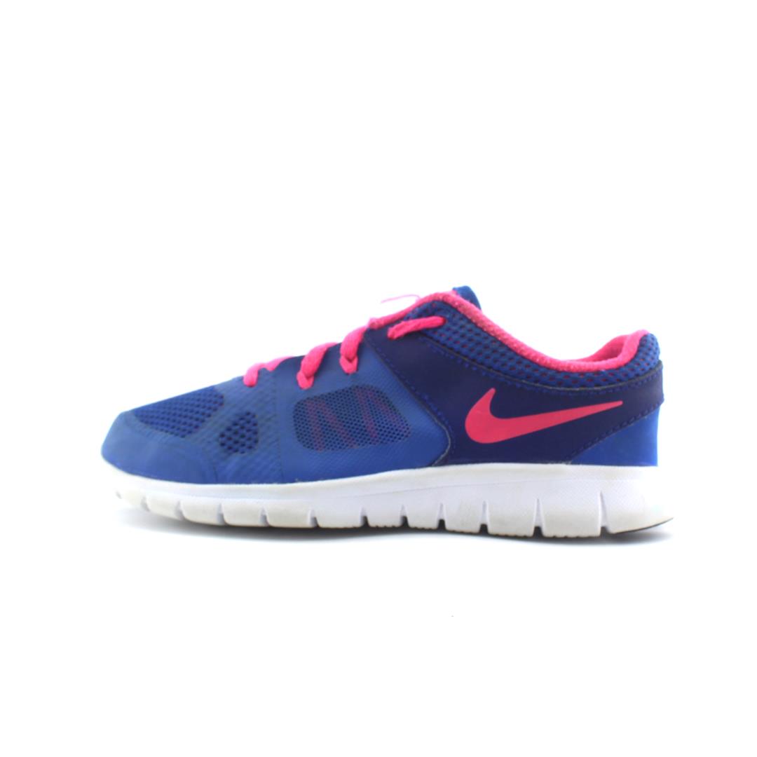 NIKE .