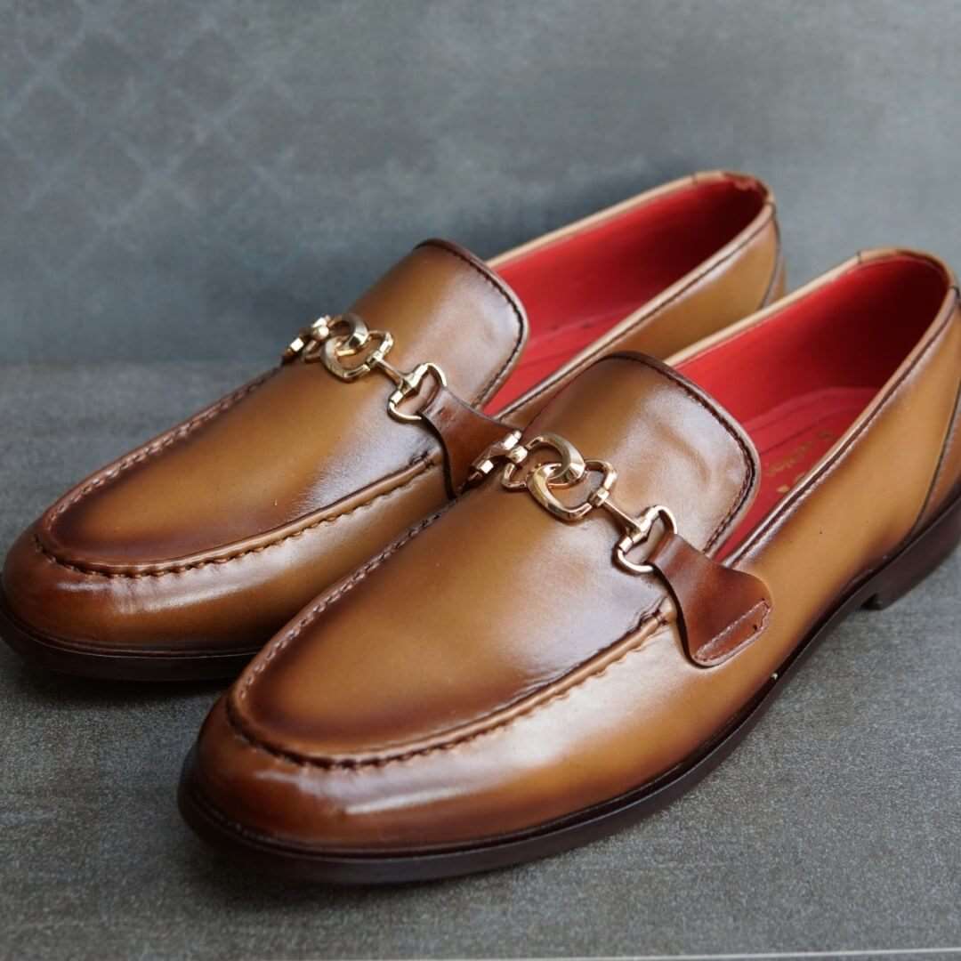 AS 4051 Adler Shoes Makes Pakistan Best Handmade Leather Shoes.● Upper: 100% Original Aniline Leather ● Sole: 100% Original Cow Leather Sole ● Lining: Anti-bacterial lining with added comfort ● Warranty: 3-Month Repair Warranty