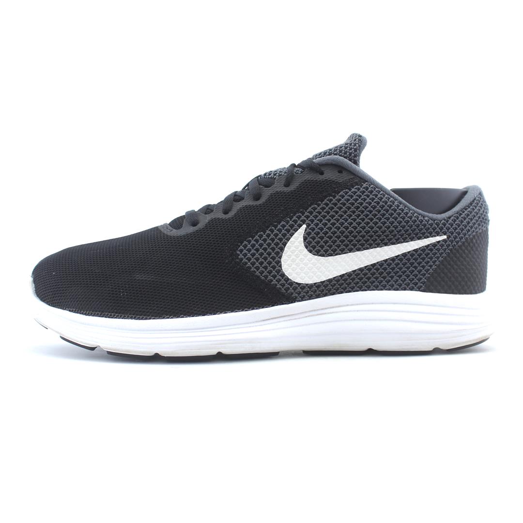 NIKE REVOLUTION 3