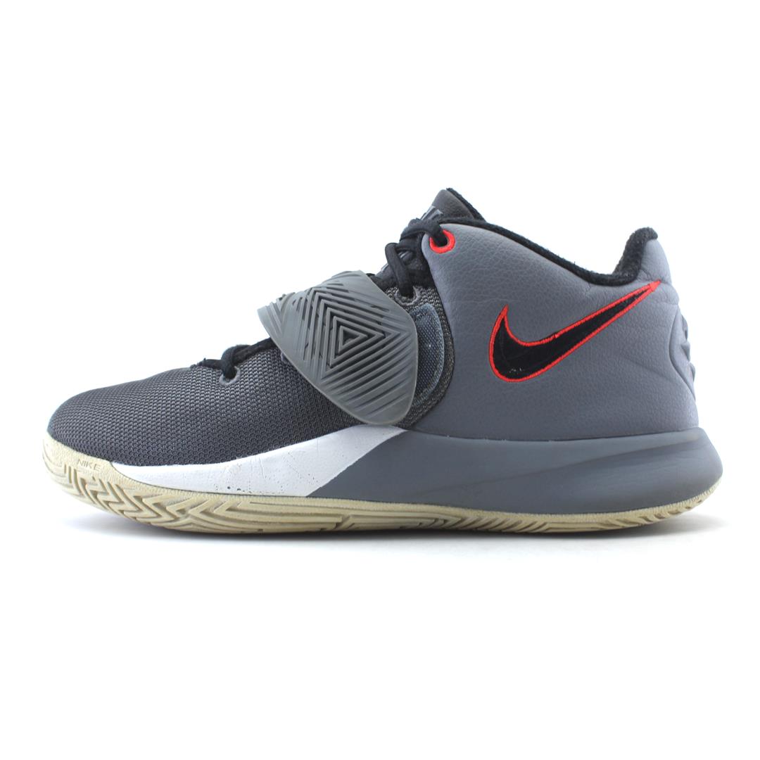 NIKE  KYRIE FLYTRAP 3