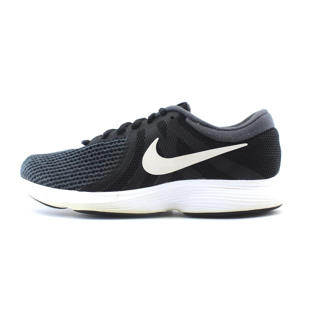 NIKE REVOLUTION 4