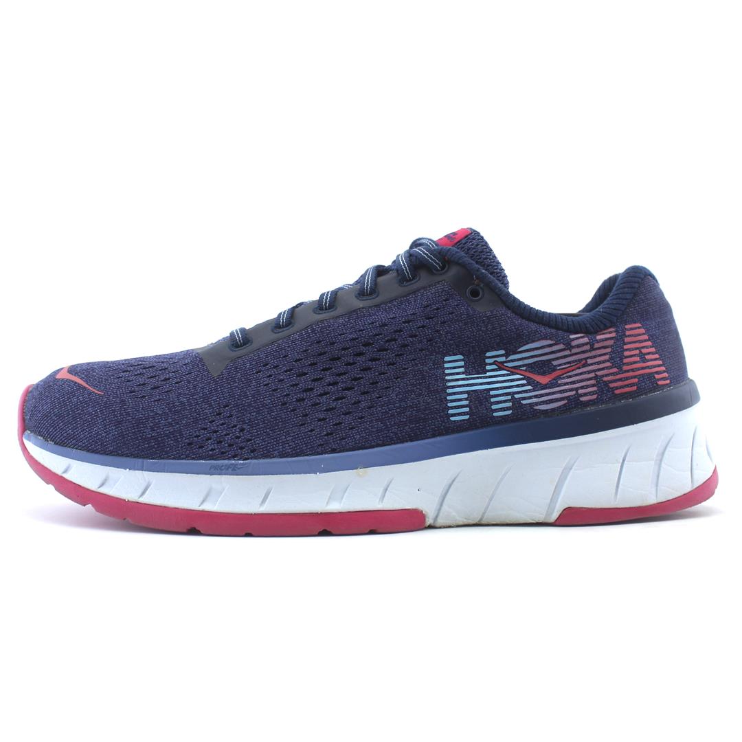 HOKA ONE ONE CAVU