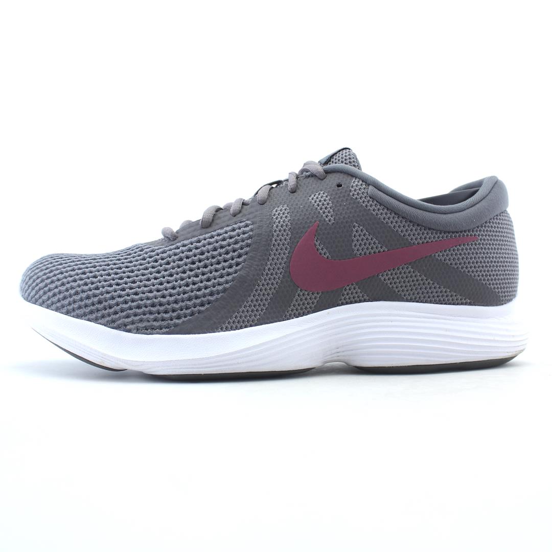 NIKE REVOLUTION 4