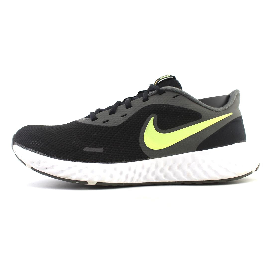 NIKE REVOLUTION 5