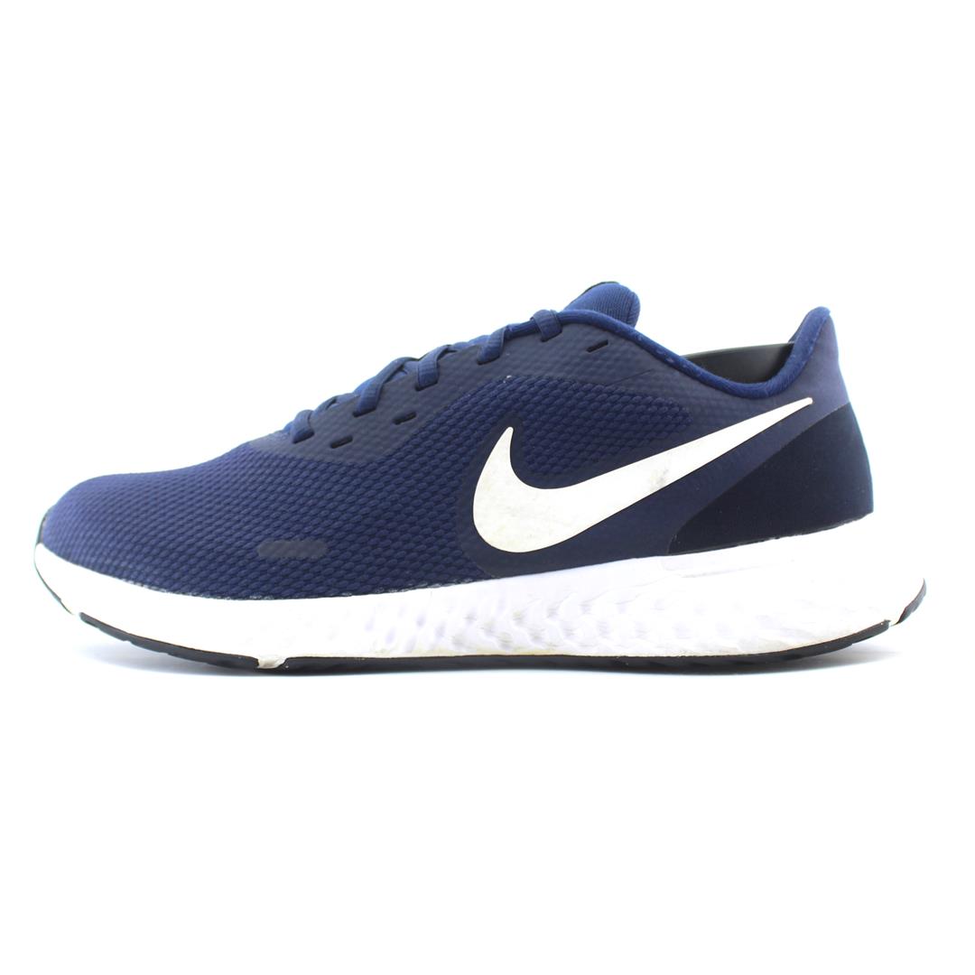 NIKE REVOLUTION 5