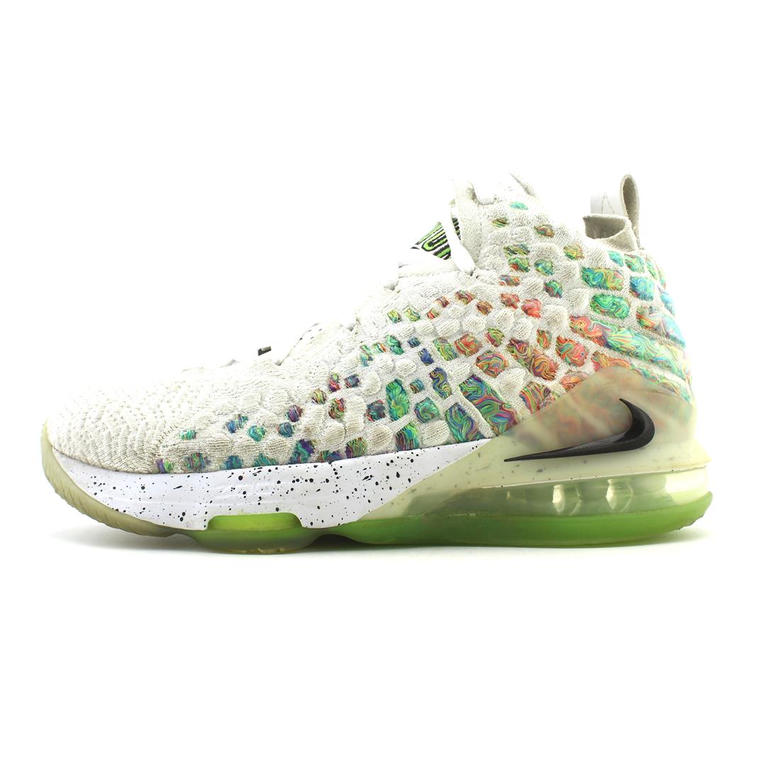 NIKE  LEBRON 17