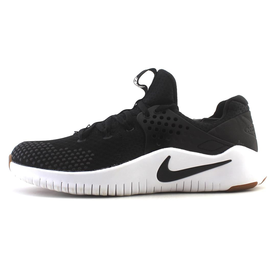 NIKE  FREE TR 8