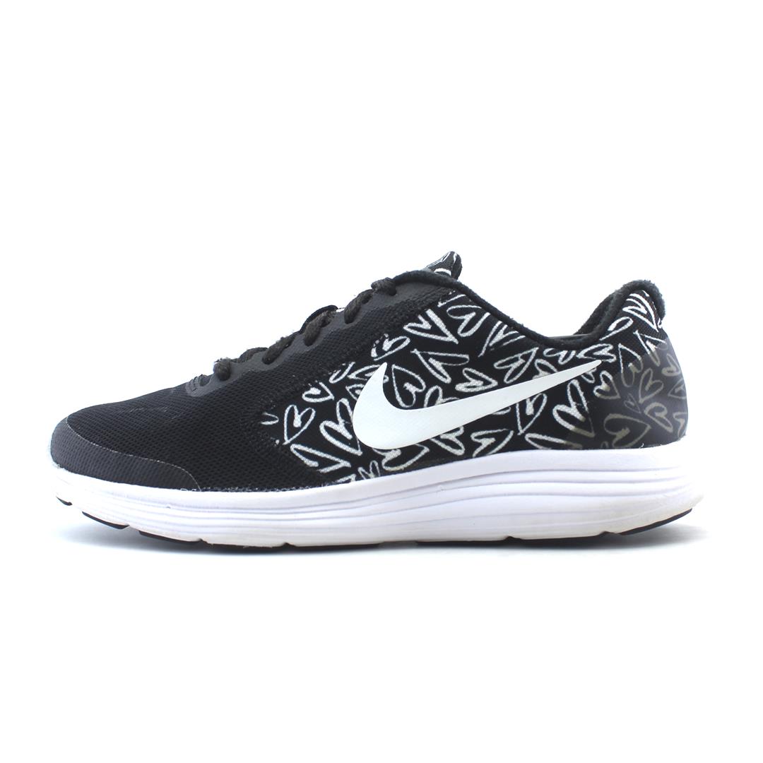NIKE REVOLUTION 3