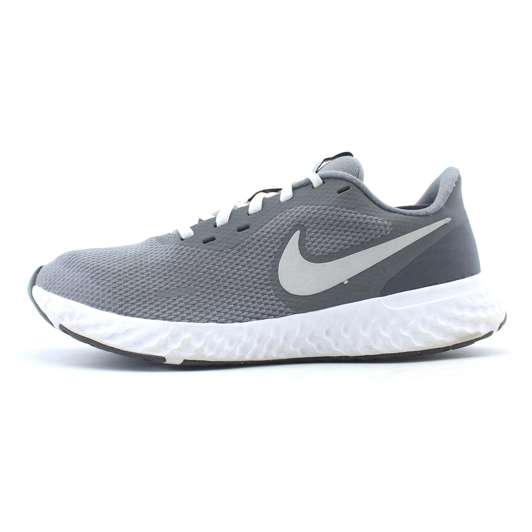 NIKE REVOLUTION 5