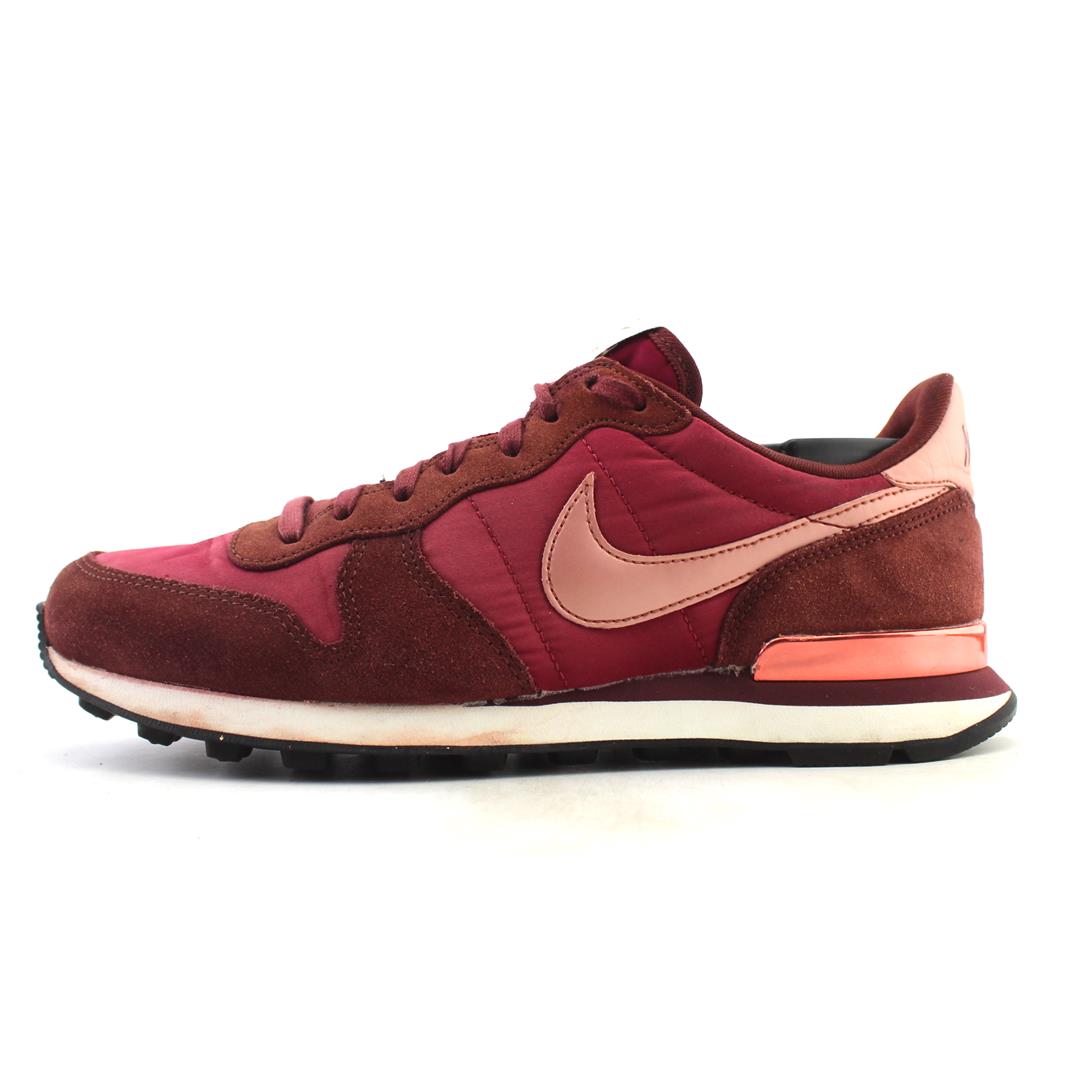 NIKE INTERNATIONALIST