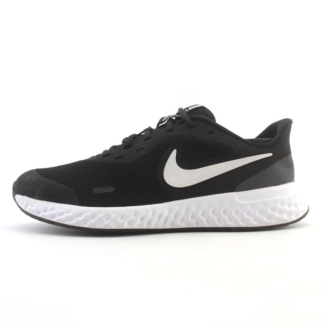 NIKE REVOLUTION