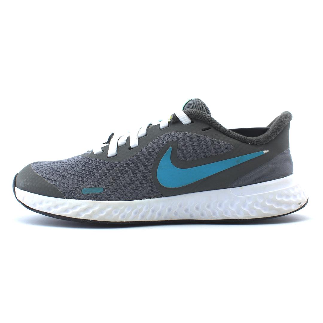NIKE REVOLUTION 5