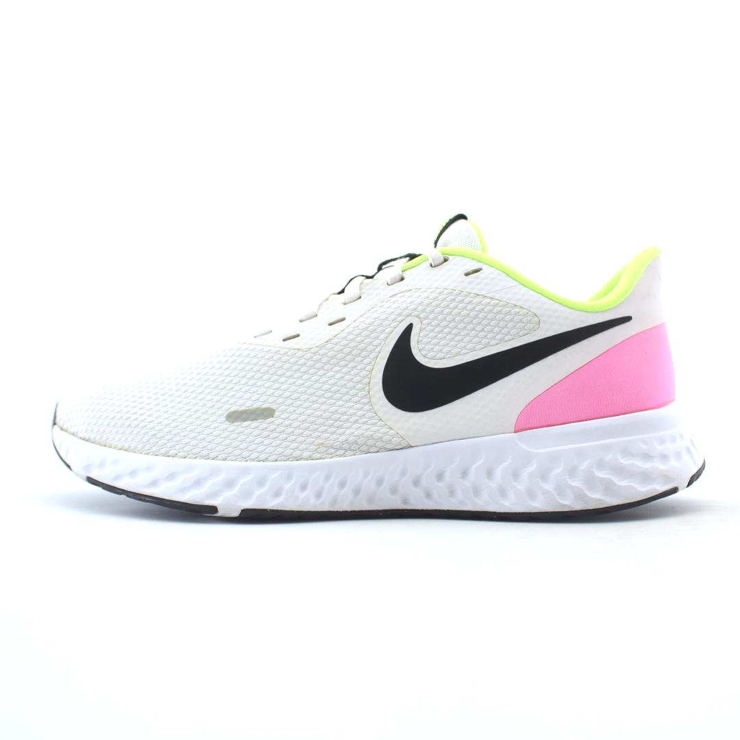 NIKE REVOLUTION 5