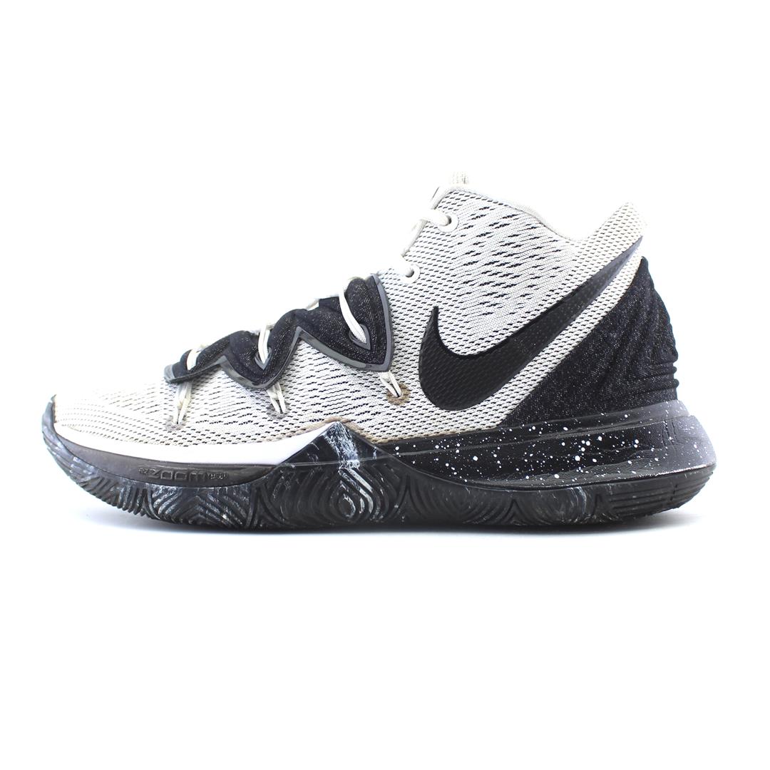 NIKE KYRIE 5