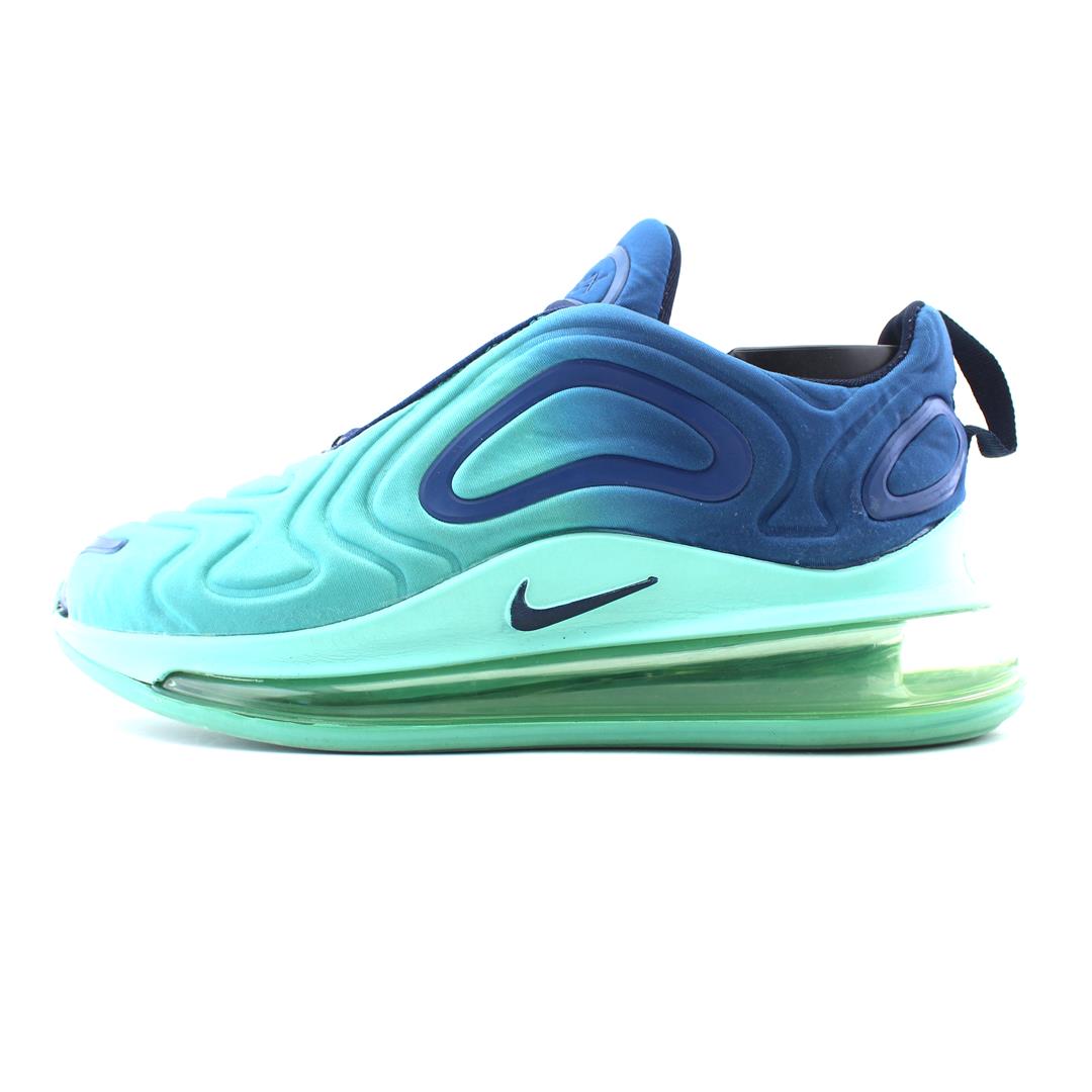 NIKE  AIR MAX 720
