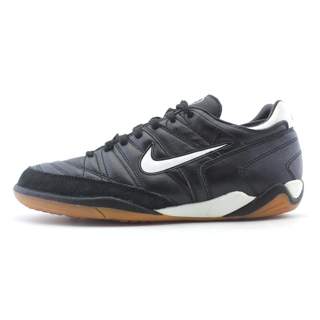 NIKE .