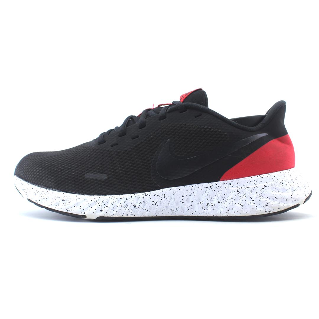 NIKE REVOLUTION 5