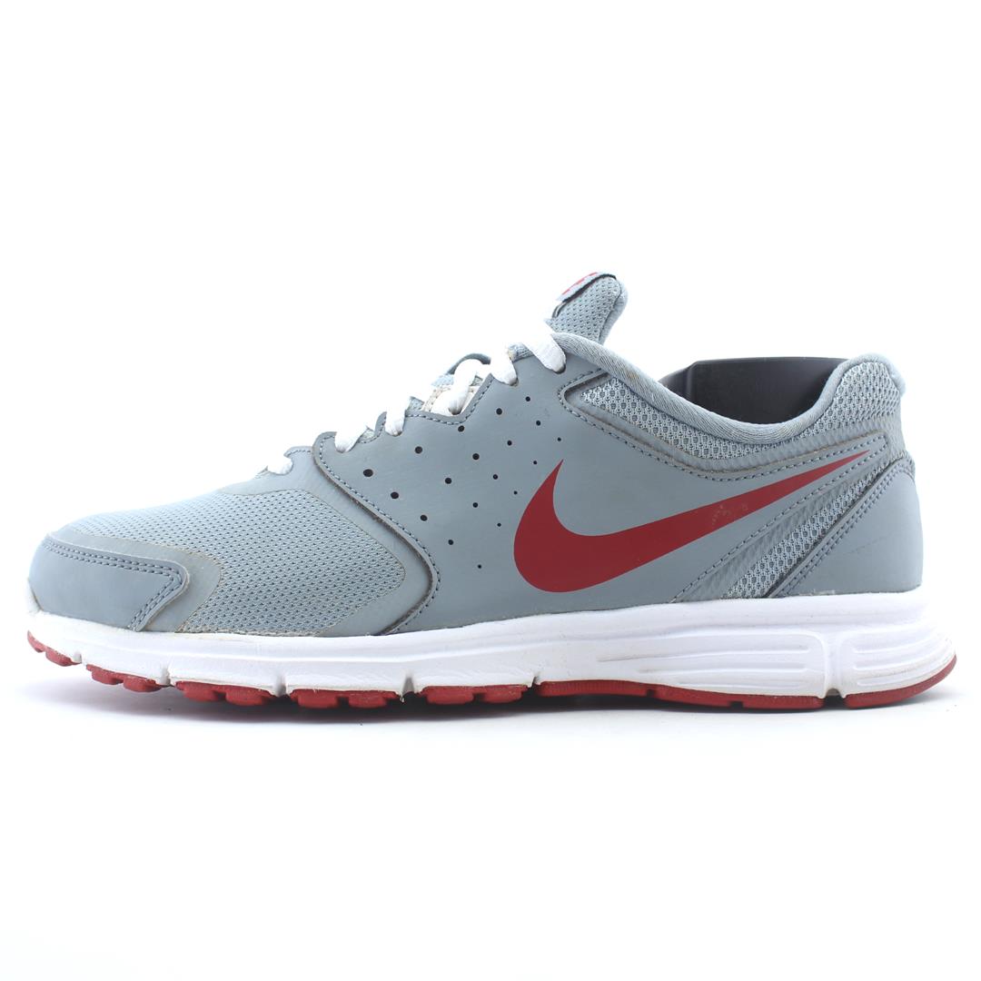 NIKE REVOLUTION