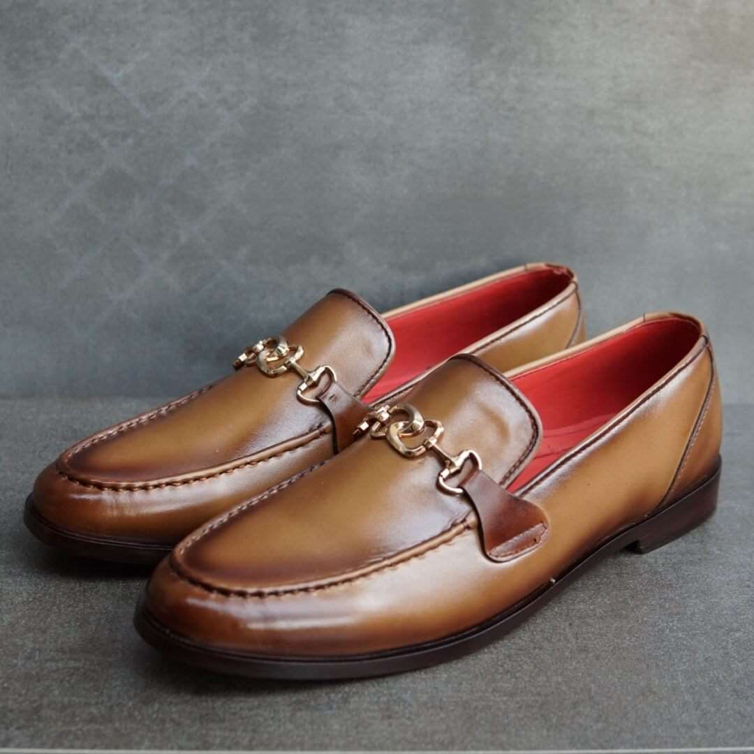 AS 4051 Adler Shoes Makes Pakistan Best Handmade Leather Shoes.● Upper: 100% Original Aniline Leather ● Sole: 100% Original Cow Leather Sole ● Lining: Anti-bacterial lining with added comfort ● Warranty: 3-Month Repair Warranty